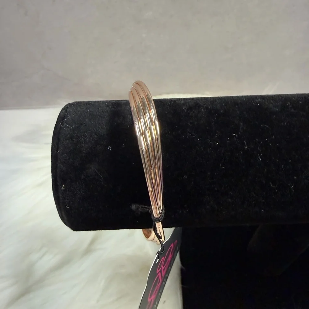 🩷5/$10🩷 paparazzi Rose Gold Multi-Band Bangle Bracelet